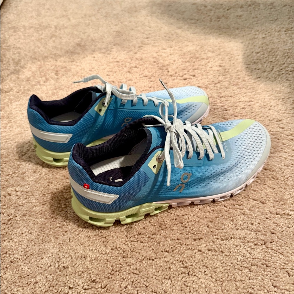 On Running Cloudflow Womens Low Top Sneakers in Niagara/Meadow 9 - Picture 3 of 9